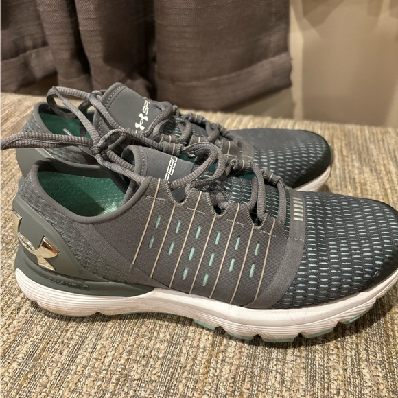 Women’s under armor athletic shoes size 8 worn a few times no stains no damage - Picture 1 of 5
